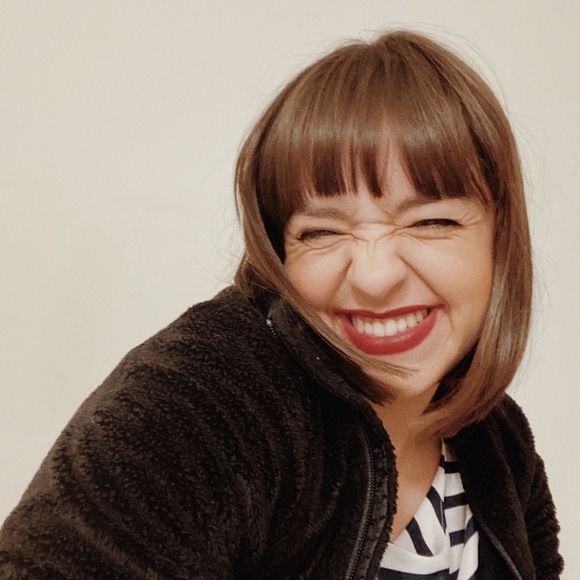 Meet your Posher, Aline ❤️ - Picture 1 of 1